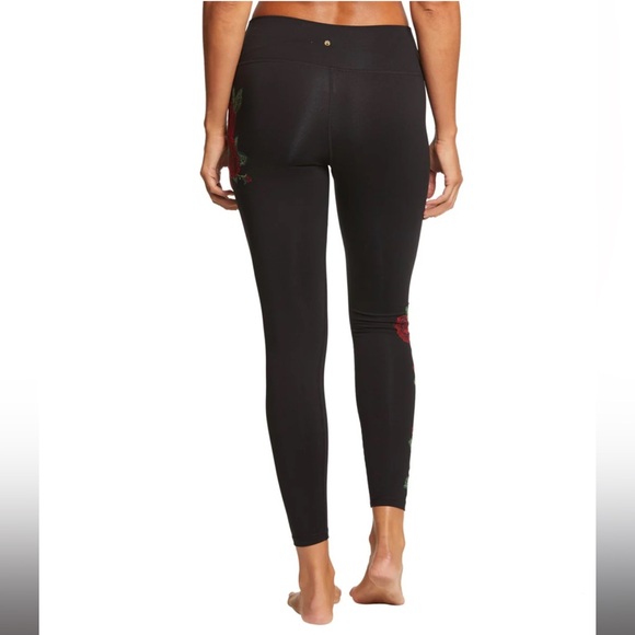 Spiritual Gangster Black & Red Rose Perfect High Waisted 7/8 Leggings, Size XS - Picture 3 of 14
